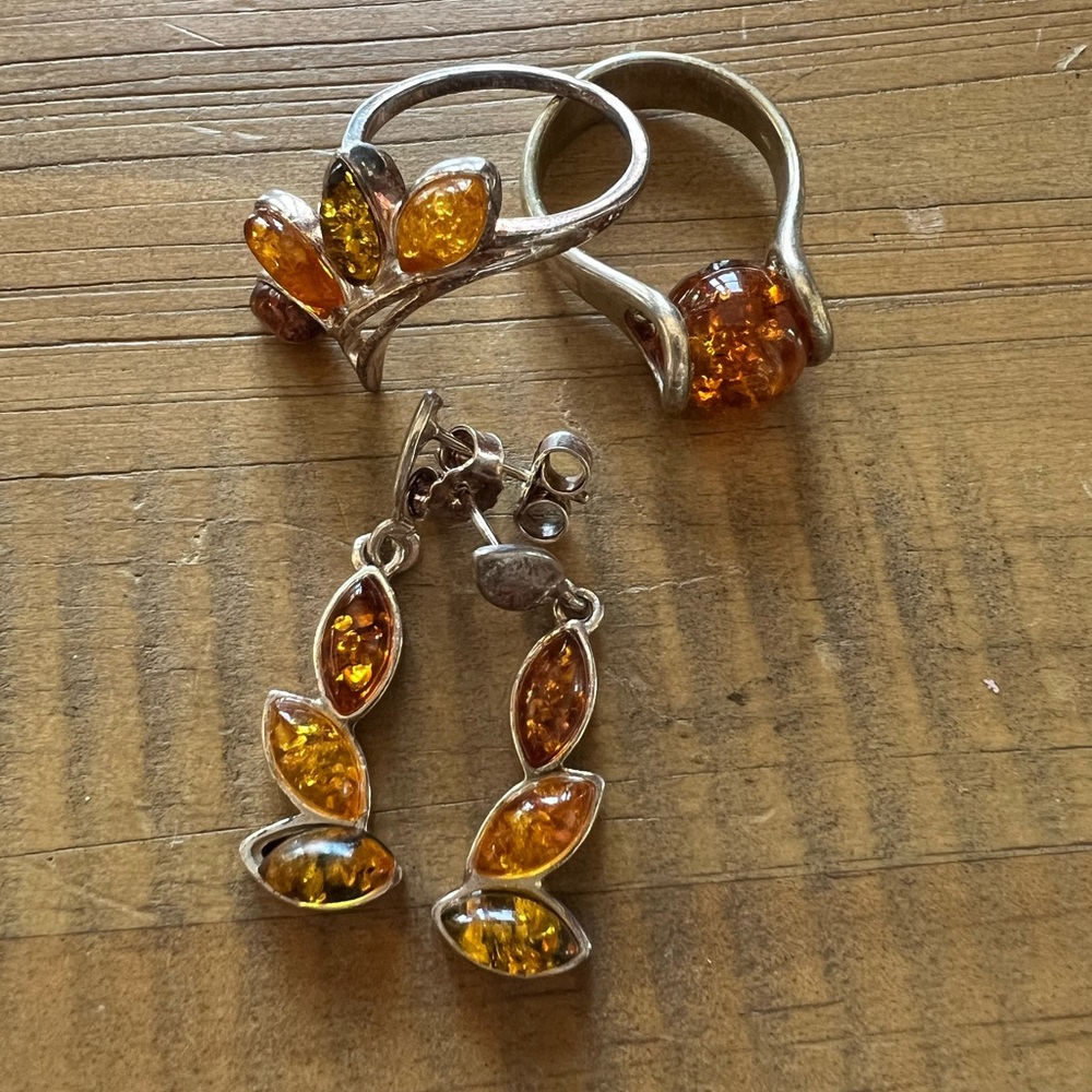 Baltic Sea amber earrings and 2 rings